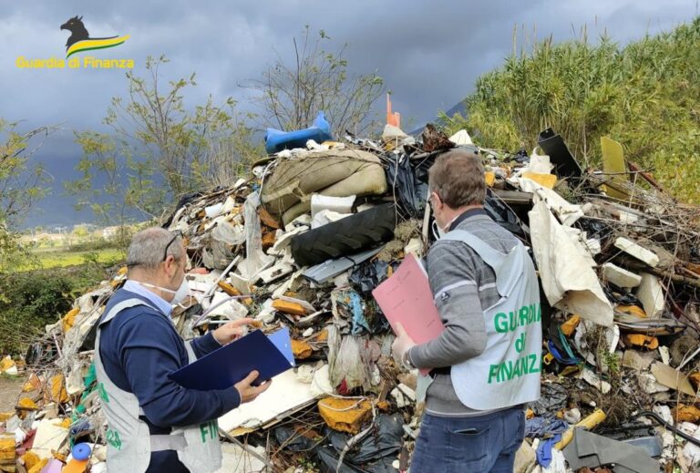 Ambiente: la Guardia di Finanza sequestra discarica abusiva