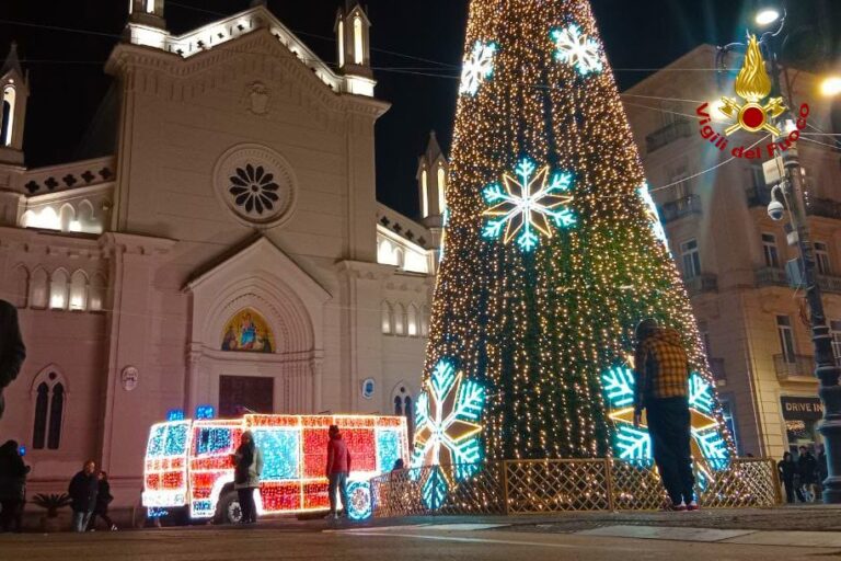 Vigili del Fuoco, stasera il camion illuminato lungo Corso Vittorio Emanuele