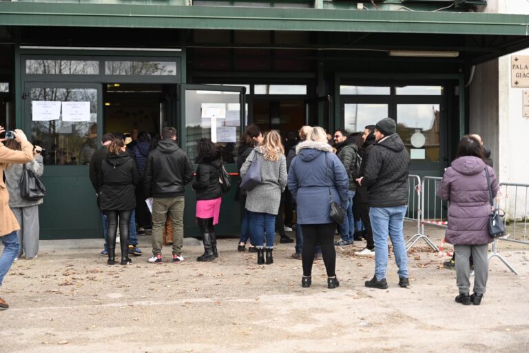 FOTO/ Palazzo di Città cerca dipendenti: via alle prove al Palazzetto