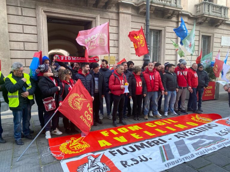 VIDEO/ IIA e Asidep, sit-in dei lavoratori davanti Palazzo di Governo