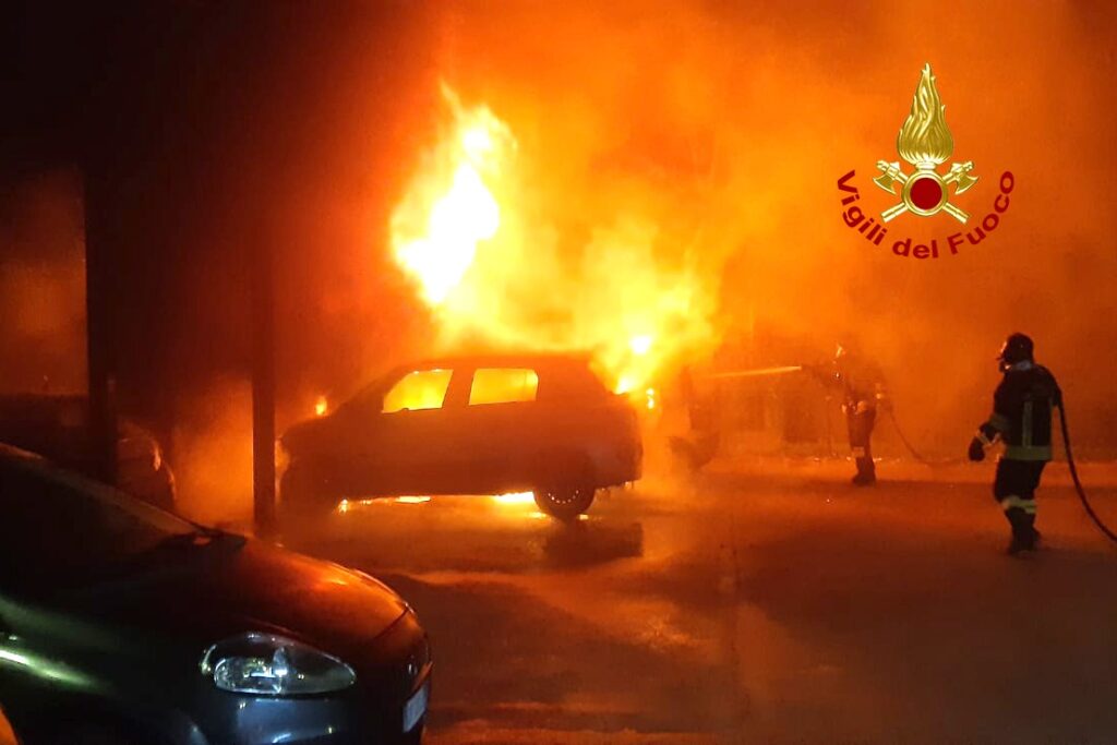 Incendio_Auto _via_di_Capua