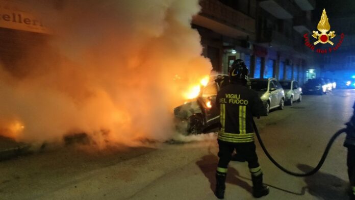 Incendio_auto_Avellino