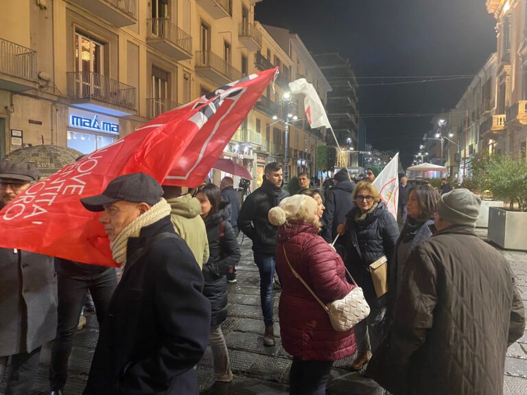 VIDEO/ Cgil, M5s e associazioni in piazza per dire no all’Autonomia Differenziata