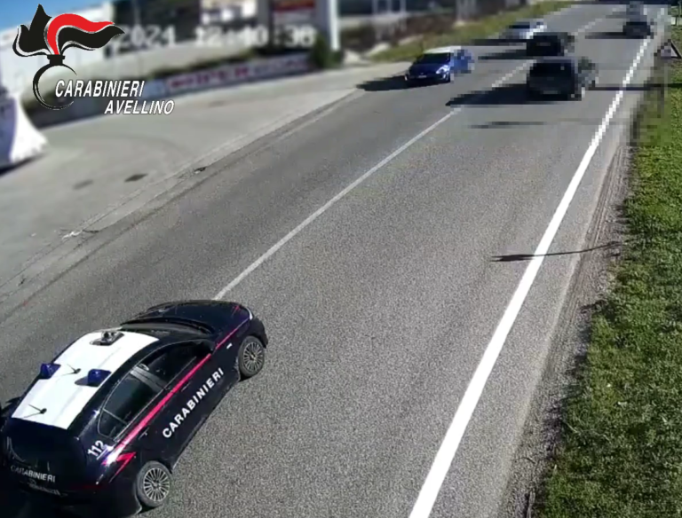 Tenta furto d’auto: dopo rocambolesco inseguimento i carabinieri lo arrestano