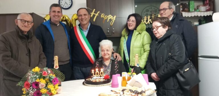 Calitri, grande festa per i 100 anni di nonna Concetta