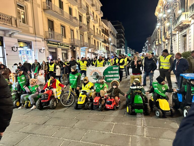 I mini-trattori sfilano al Corso, sabato la protesta si sposta a Montevergine