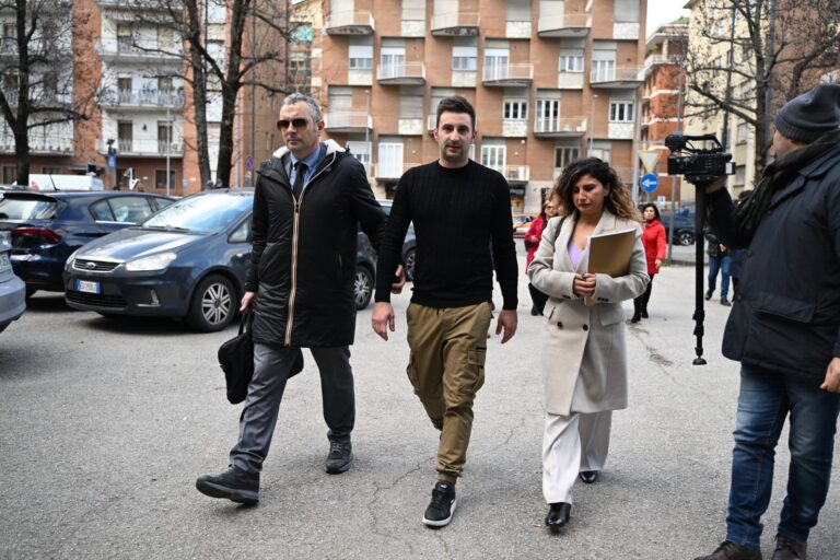 VIDEO/ Caso Manzo, Alfonso Russo in Procura: “Assolutamente tranquillo, risponderò al pm”