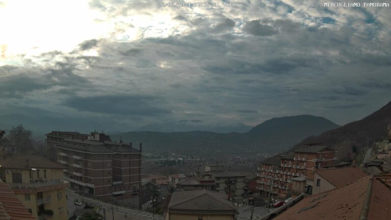 Piogge e temporali: da mezzogiorno di domani allerta meteo su tutta la Campania