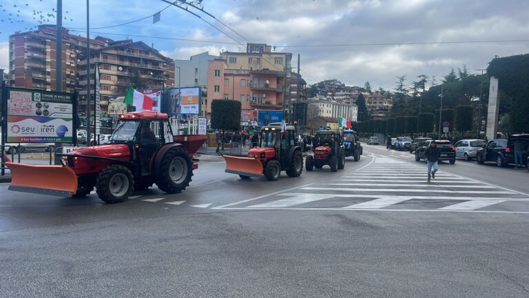 I trattori marciano in città: mercoledì vertice a Collina Liguorini