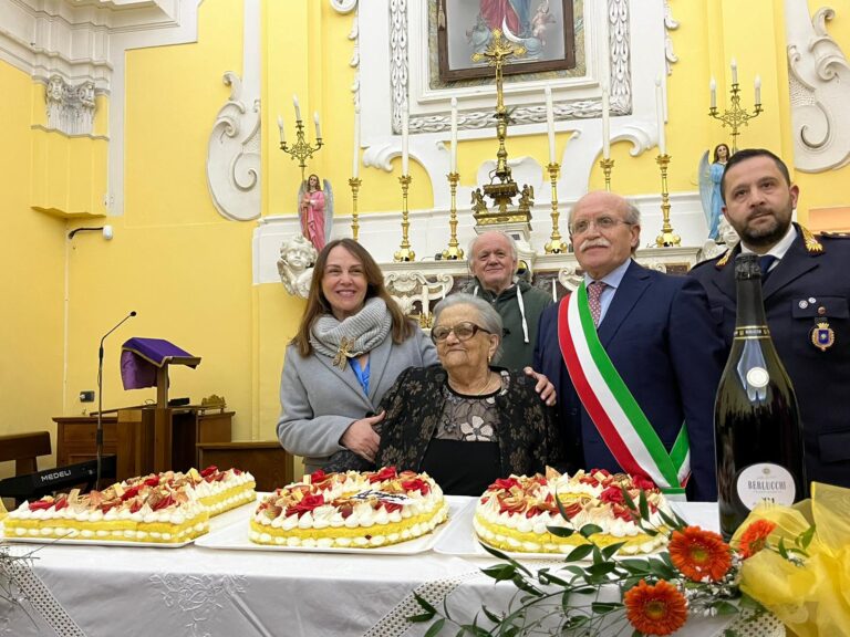 VIDEO/ Solofra, comunità in festa per i 100 anni di Nonna Giovanna