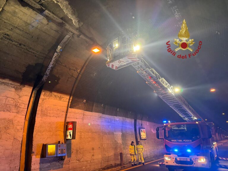 Raccordo Av-Sa: riaperta la canna della galleria di Solofra dopo la caduta di calcinacci