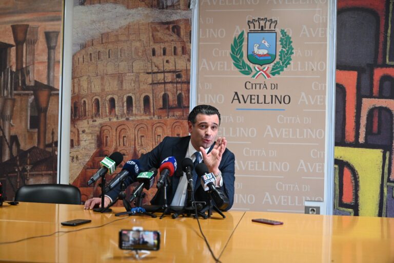 UFFICIALE – Festa rinuncia al Riesame e si dimette: non è più sindaco di Avellino