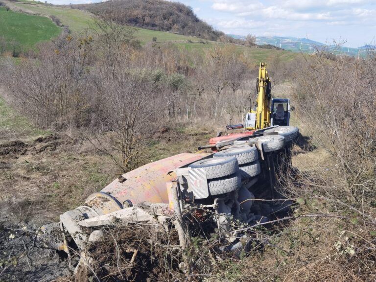 Tragedia sul lavoro a Bisaccia: betoniera si ribalta, operaio perde la vita
