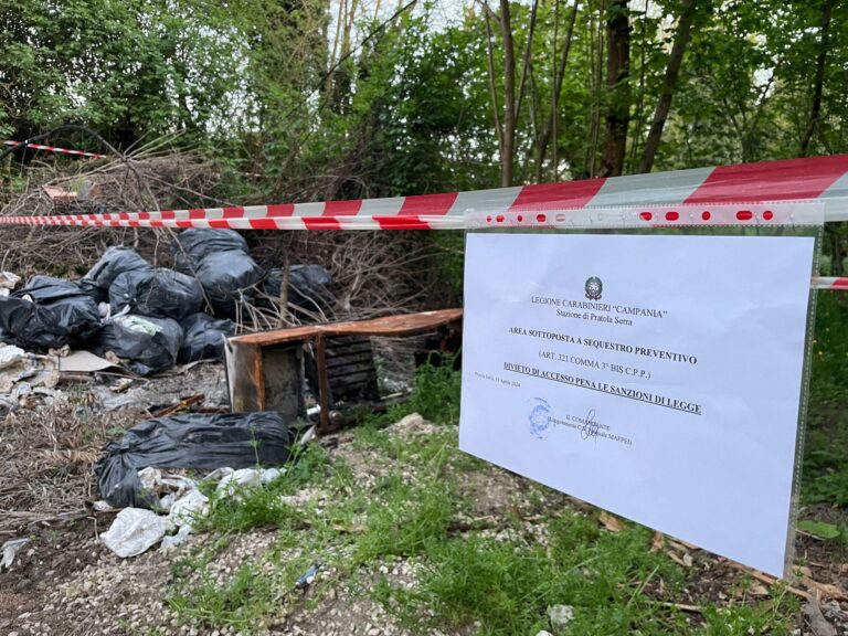 Sequestrata dai Carabinieri mini discarica nel territorio di Pratola Serra