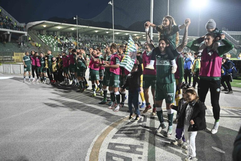 Avellino, Crotone battuto di rigore e secondo posto conquistato