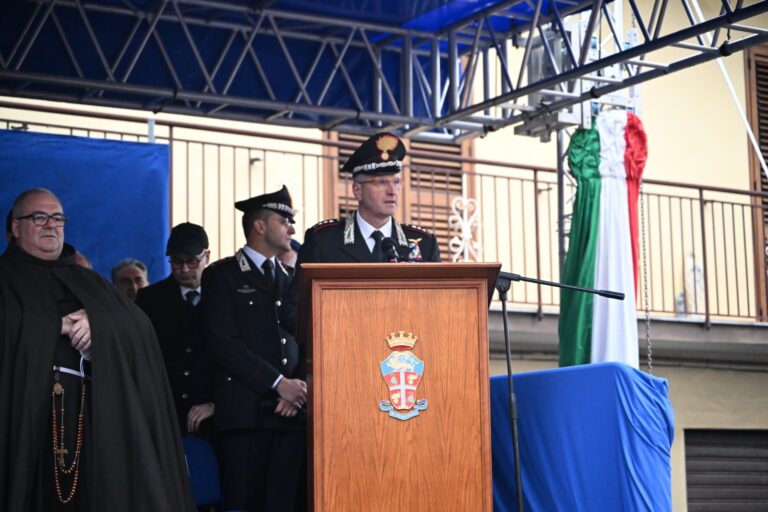 VIDEO-FOTO/ Un ricordo che diventa memoria: la Stazione Carabinieri di Chiusano intitolata a un eroe in divisa