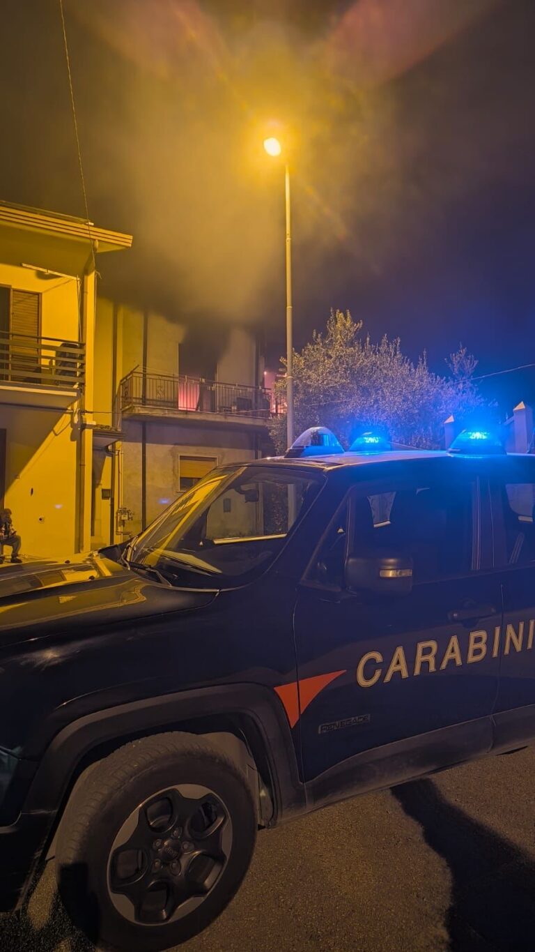 Incendio in un appartamento a Pratola Serra, salvo un pensionato