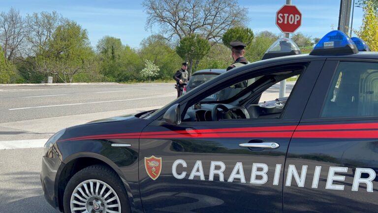 I Carabinieri danno esecuzione al divieto di avvicinamento a carico di un 40enne