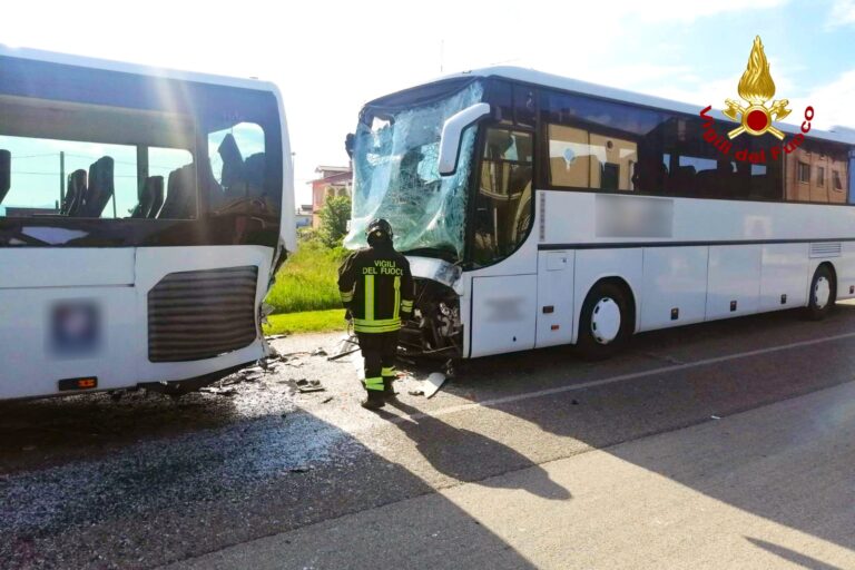 Incidente Bus_Lioni_vigili