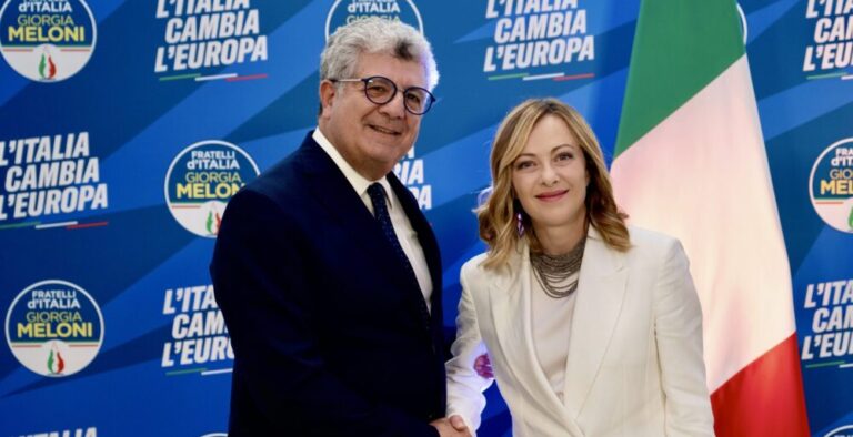VIDEO/ Iandoli, stretta di mano con la Meloni: “Mi ha detto di andare avanti senza compromessi”