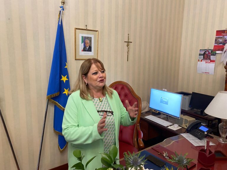 VIDEO/ Il primo giorno del nuovo Prefetto Riflesso: “Farò del mio meglio per l’Irpinia”
