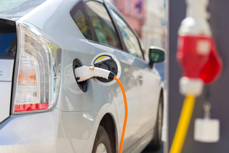 Le auto elettriche stanno trainando il settore del noleggio: ecco perché