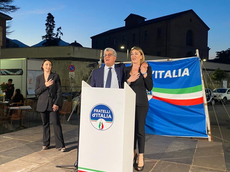 L’inno di Mameli per la chiusura di Iandoli: “Noi l’unica alternativa credibile”