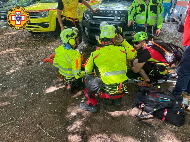 Travolti da un sasso mentre si arrampicavano sulla Ripe della Falconara a Montella