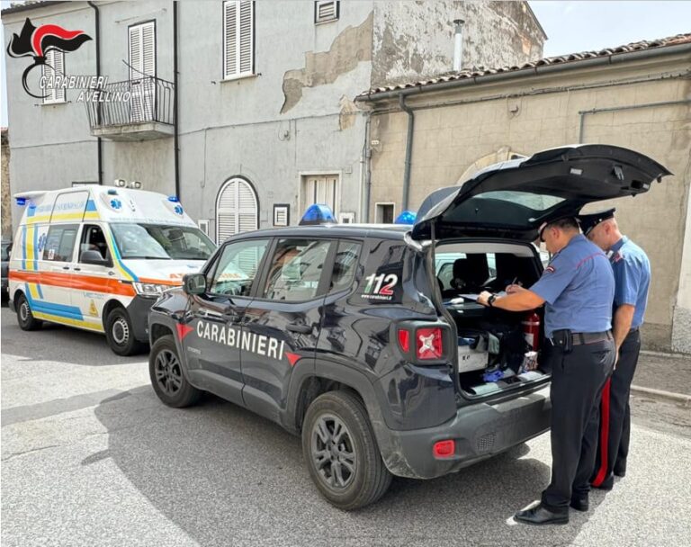 Panico a Lacedonia: ferisce alla testa un sanitario con un coltello, poi si barrica in casa