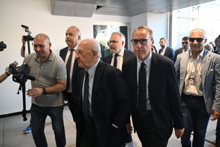 Ballottaggio, De Luca: “In bocca al lupo, non fate previsioni che portate seccia”