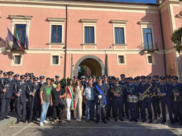 La banda della Polizia Penitenziaria rende omaggio all’agente ucciso dalla camorra