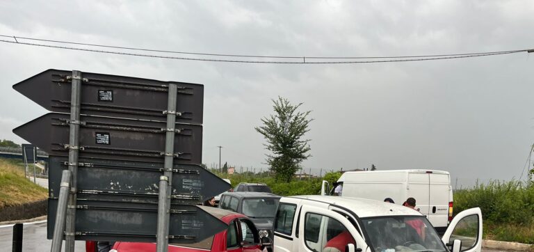 Castel del Lago, incidente tra due auto nei pressi del raccordo autostradale