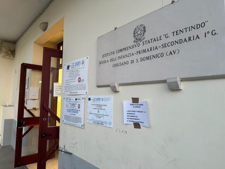 Tradito dal clic in cabina, spintona i Carabinieri: nei guai anche per resistenza