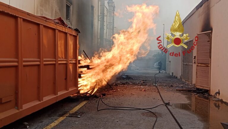 incendio_Fabbrica_Vallata (1)