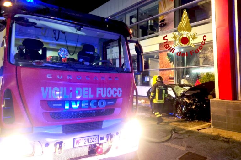 Incidente mortale: tre 20enni e un 18enne le vittime