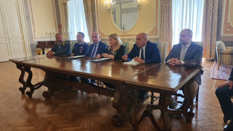 Patto Prefettura-Tabaccai contro rapine e furti, il prefetto: così sicurezza partecipata