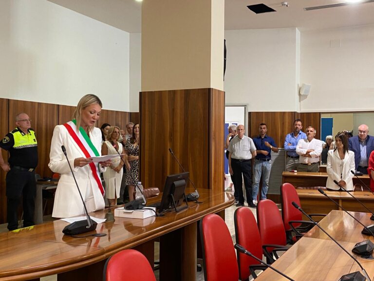 VIDEO/ L’emozione di Nargi con la fascia tricolore al petto: “Centro Autismo e Tunnel le priorità”