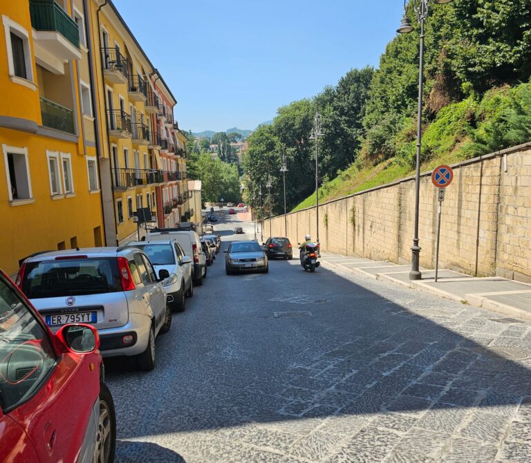 Rampa Sant’Antonio Abate riapre al traffico nei due sensi di marcia