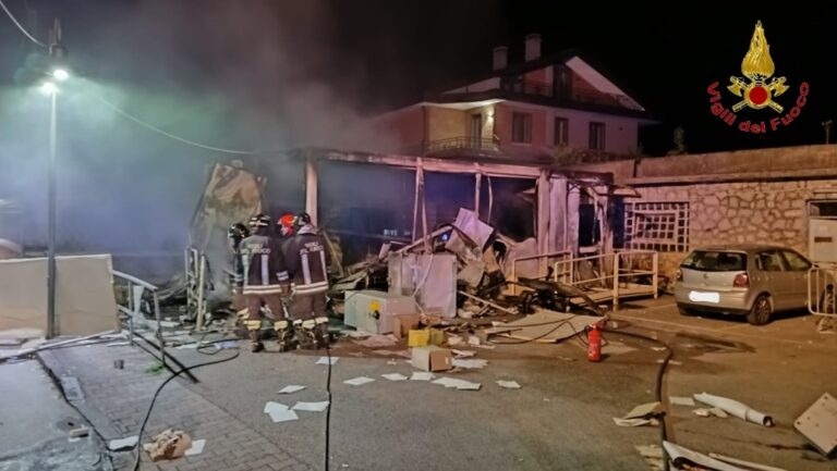 Boato nella notte a San Michele di Serino: esplode l’ufficio postale