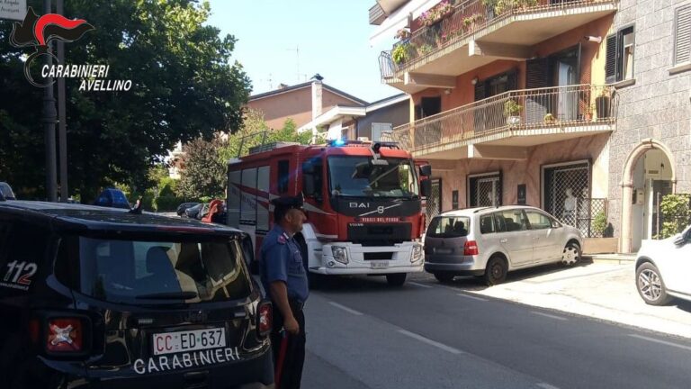 Incendio a Lioni, immediato l’intervento dei Carabinieri e Vigili del Fuoco