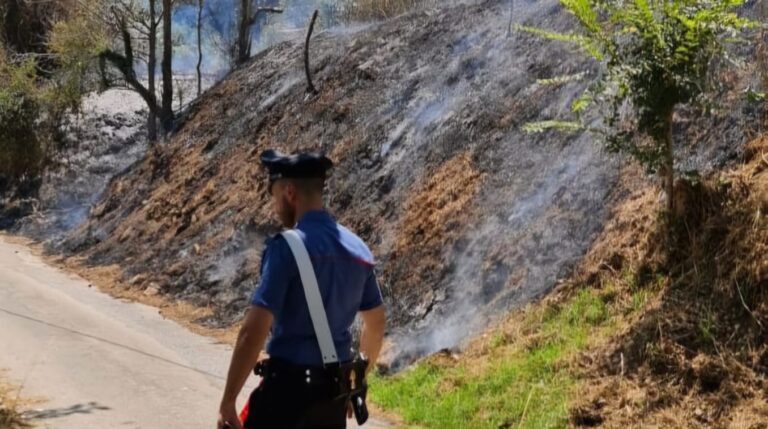Montemiletto, incendio coinvolge una roulotte