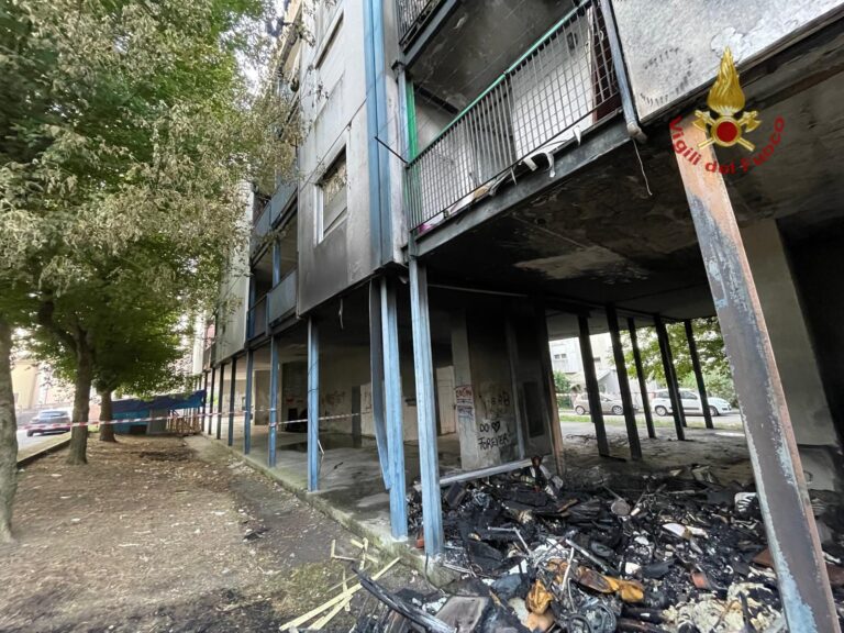 Incendio a Via Pirone, c’e’ anche la pista dolosa: indagine della Squadra Mobile