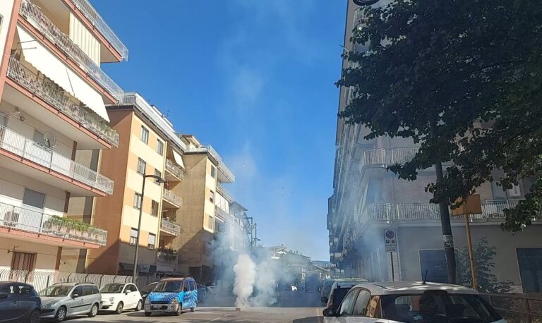 Fuochi d’artificio sotto casa di Festa e a Piazza Libertà: denunciato un 43enne