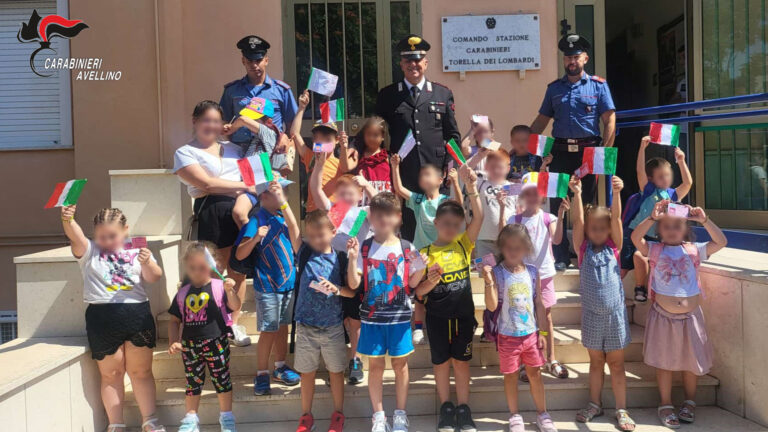 Torella dei Lombardi, i bambini del Centro Estivo in visita alla Stazione Carabinieri