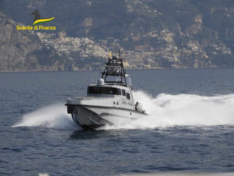 Gommone rubato nel porto di Salerno ritrovato a Mergellina