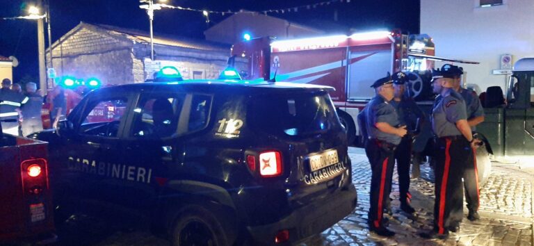 Montaguto, incendio minaccia anche Greci: in campo anche i Carabinieri