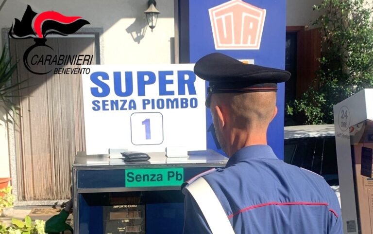 Val Fortore, 35enne ruba soldi da un portafogli in un distributore di carburanti