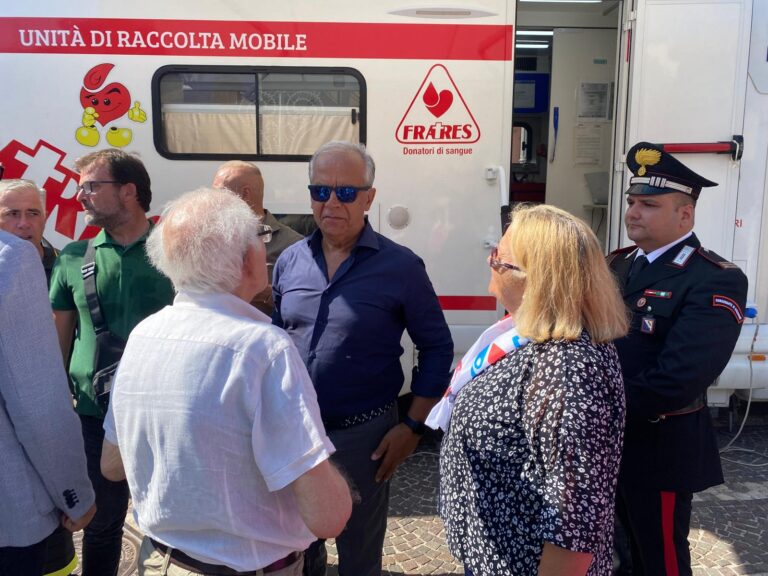 VIDEO/ Donazione sangue, il Ministro Piantedosi dà l’esempio nella sua Pietrastornina