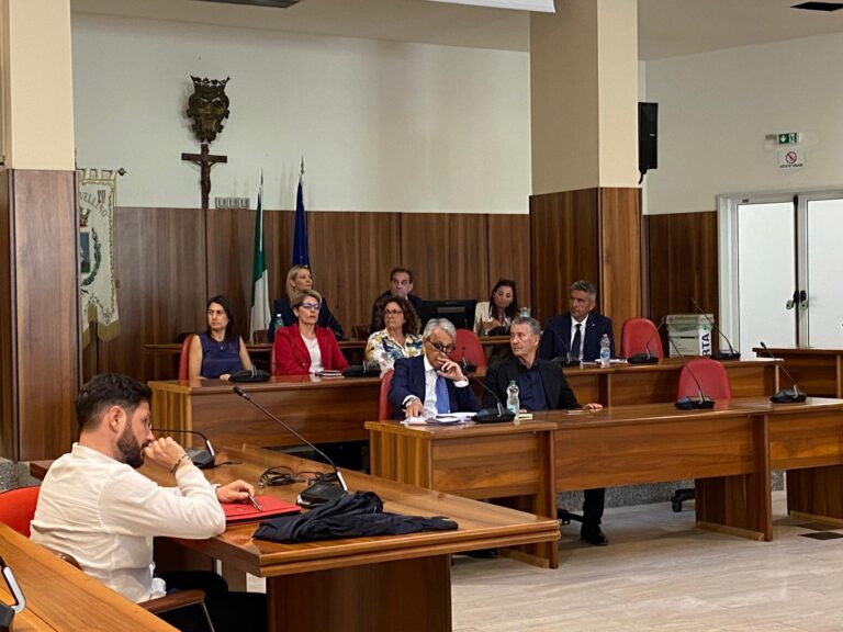 La crisi di Palazzo di Città arriva in Consiglio Comunale. La richiesta della minoranza