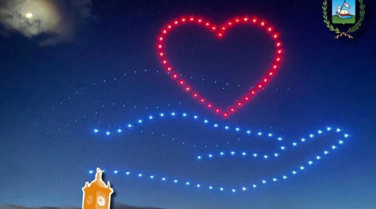 Tutti con il naso all’insù: stanotte lo spettacolo dei droni luminosi